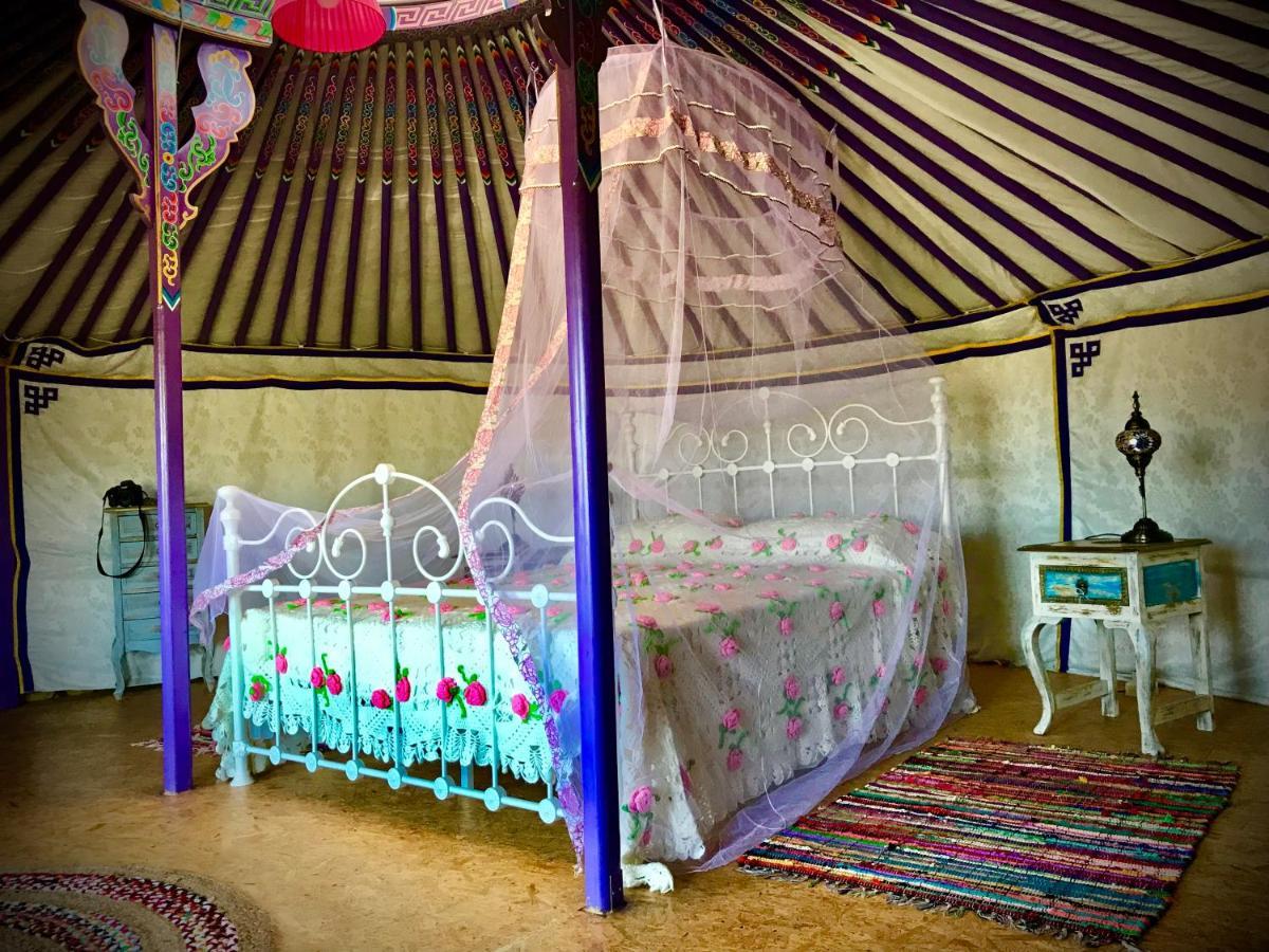 Exclusive Nirvana Yurts Glamping Като Дрис Екстериор снимка